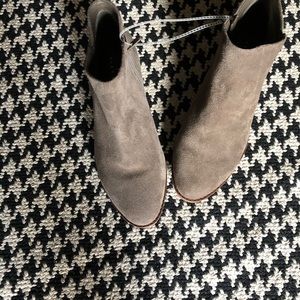 NWT Alex Marie Gray ankle bootie.
